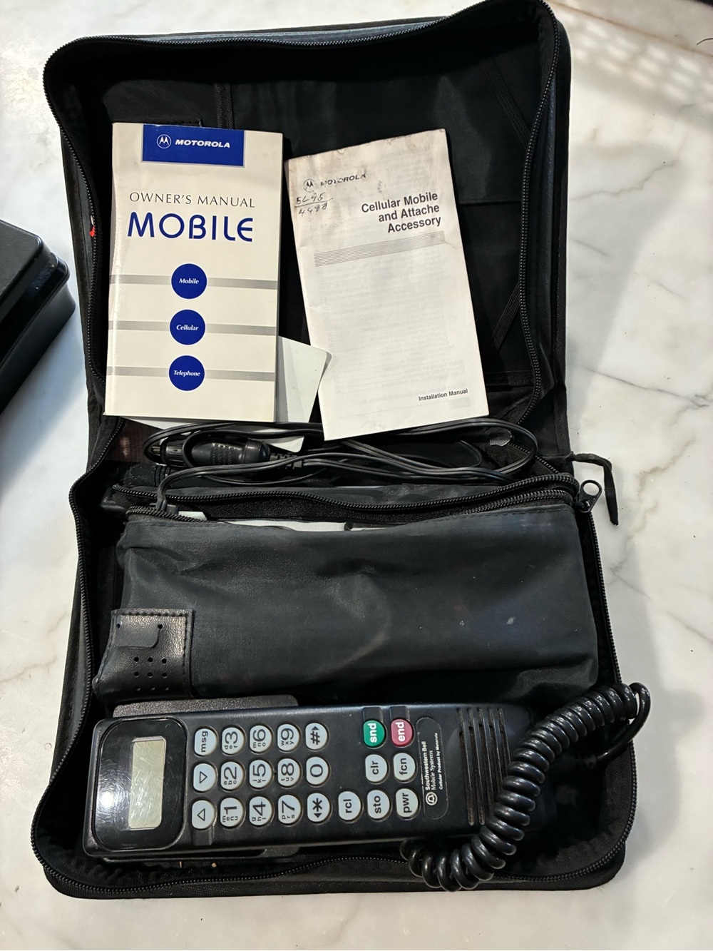 VTG 1994 Motorola Cell Phone 2500A with Battery Pack and Carry Case (untested)